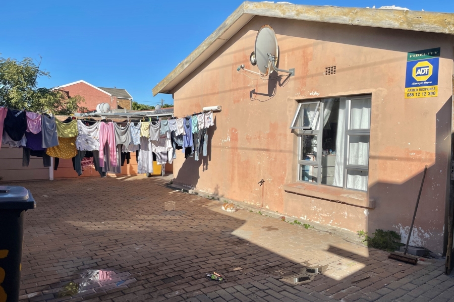 3 Bedroom Property for Sale in Silvertown Western Cape